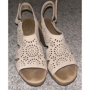Clarks‎ Tan Brown Leather Wedges Womens size 9M Sling Back Sandals